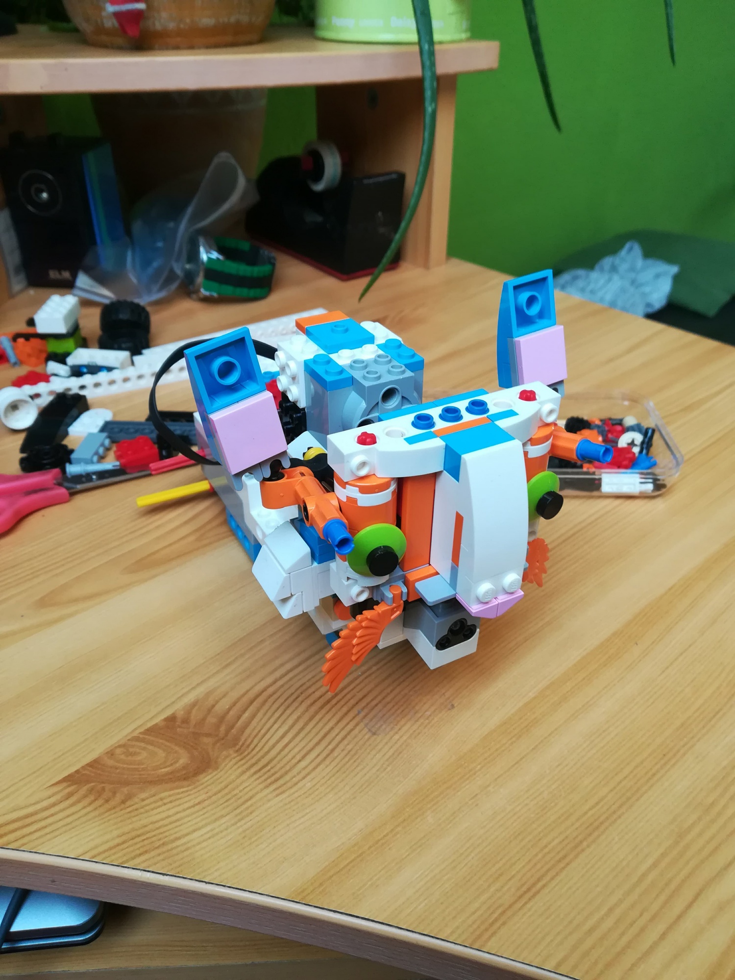 LEGOREGISTERED SIGN BOOST Kreatív Robotok – 5 az 1-ben 